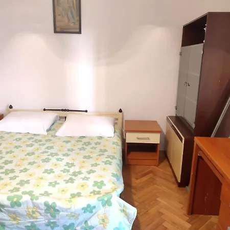 Apartmani Ana Leko Apartment