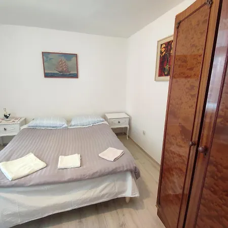 Apartmani Ana Leko *
